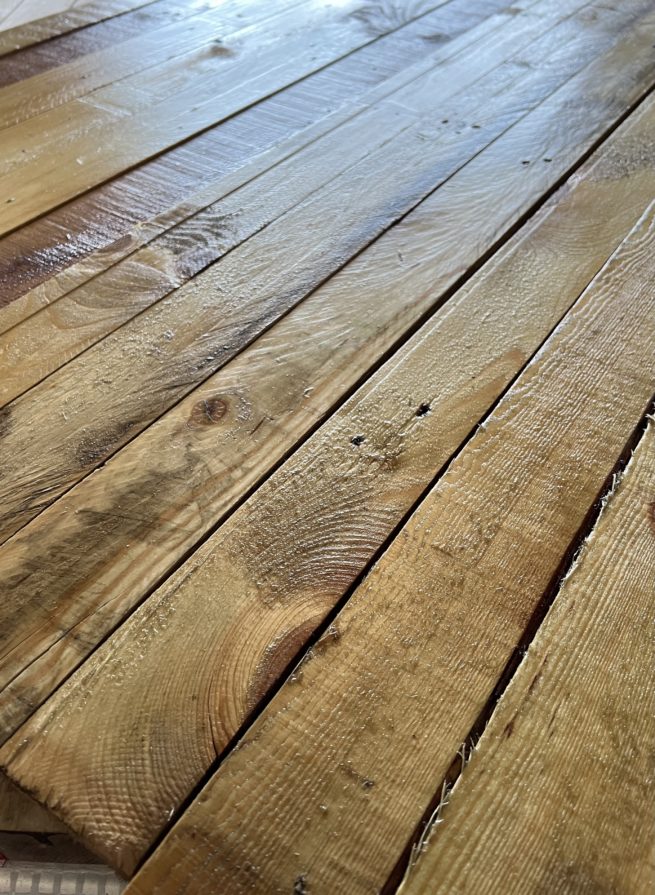 Varnished Oiled easy clean + Wipe Down + Clean Gloss shiny reclaimed Pallet Wood Wall Cladding